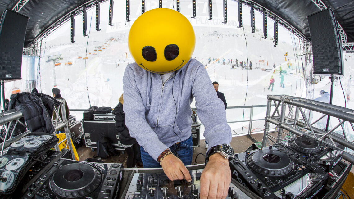 Mike Candys mit bekannter Smiley Maske