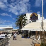 Café Mambo Ibiza 2026: Der magische Soundtrack zum legendärsten Sonnenuntergang der Welt